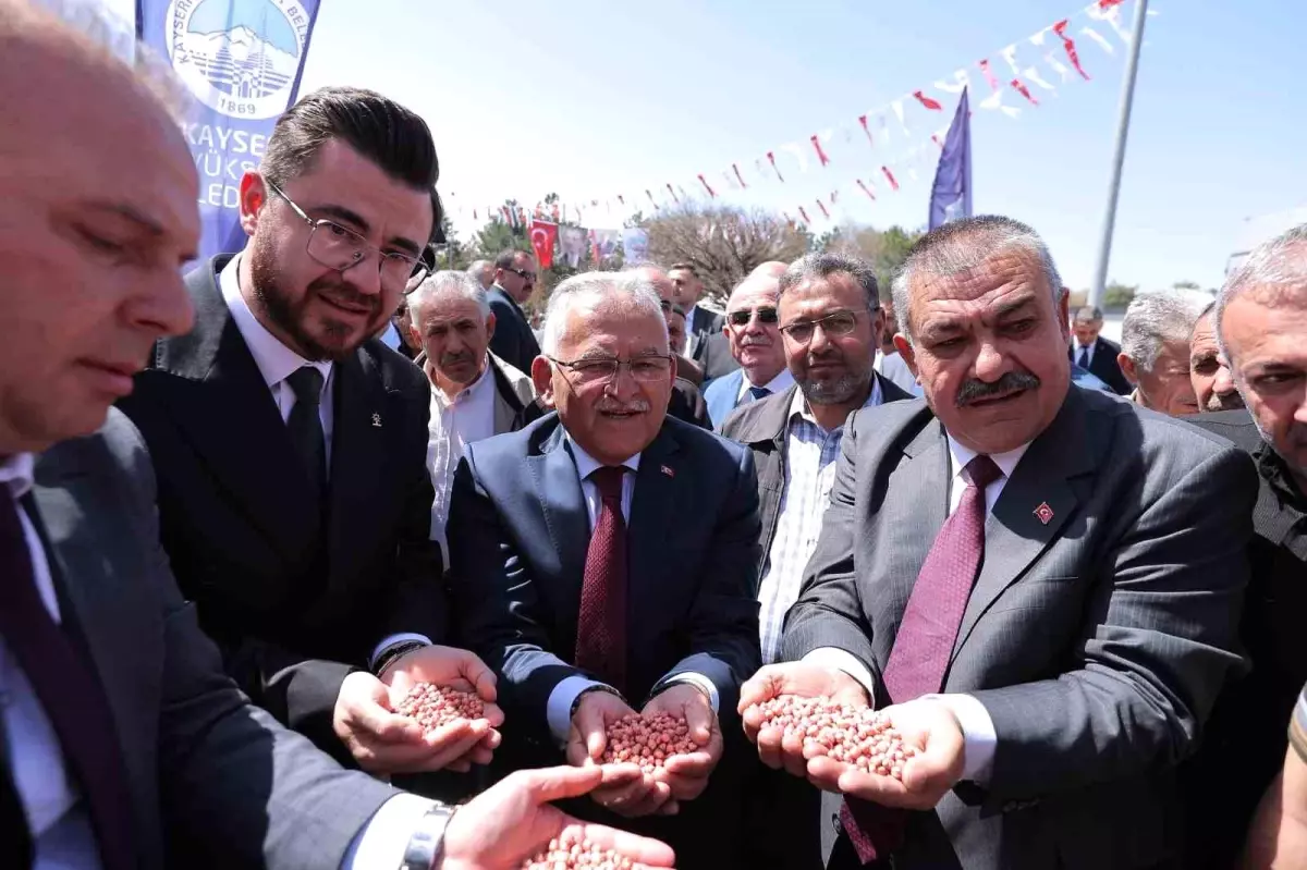 Başkan Büyükkılıç\'tan Dünya Çiftçiler Günü\'nde 1 milyar TL\'lik güçlü mesaj