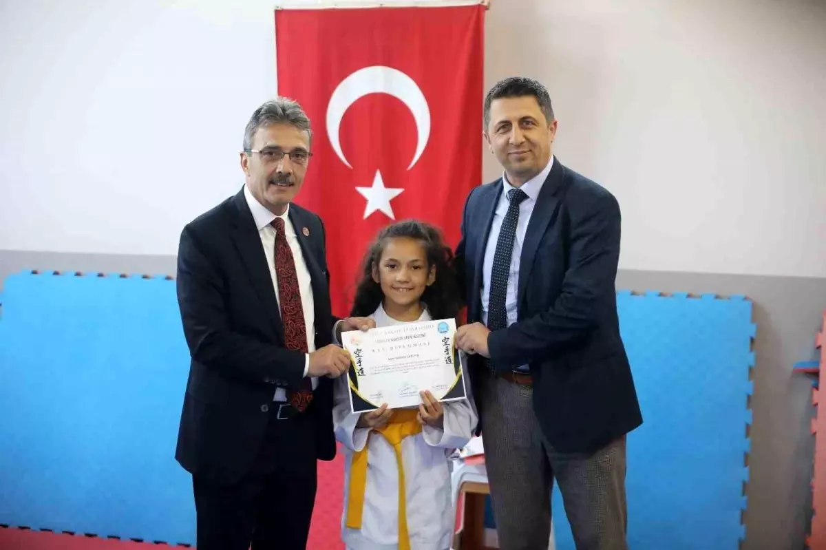 Erenler Karate Spor Kulübü\'nün Kuşak Bağlama Töreni