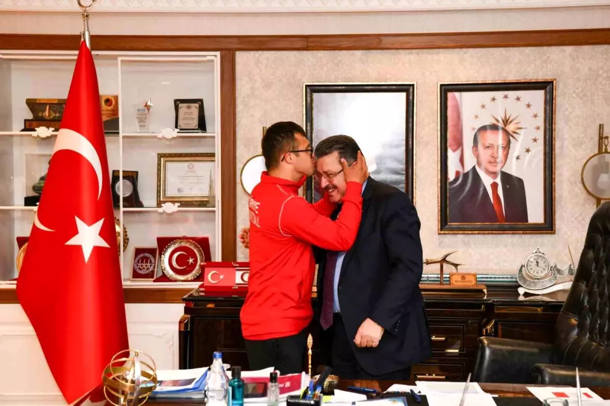 Başkan Genç, Down Sendromlu Basketbol Milli Takımı\'nı Ağırladı
