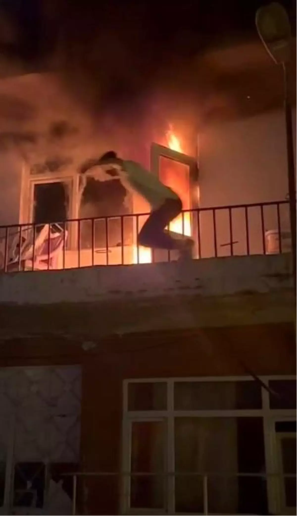 İzmit\'teki Dairede Yangın!