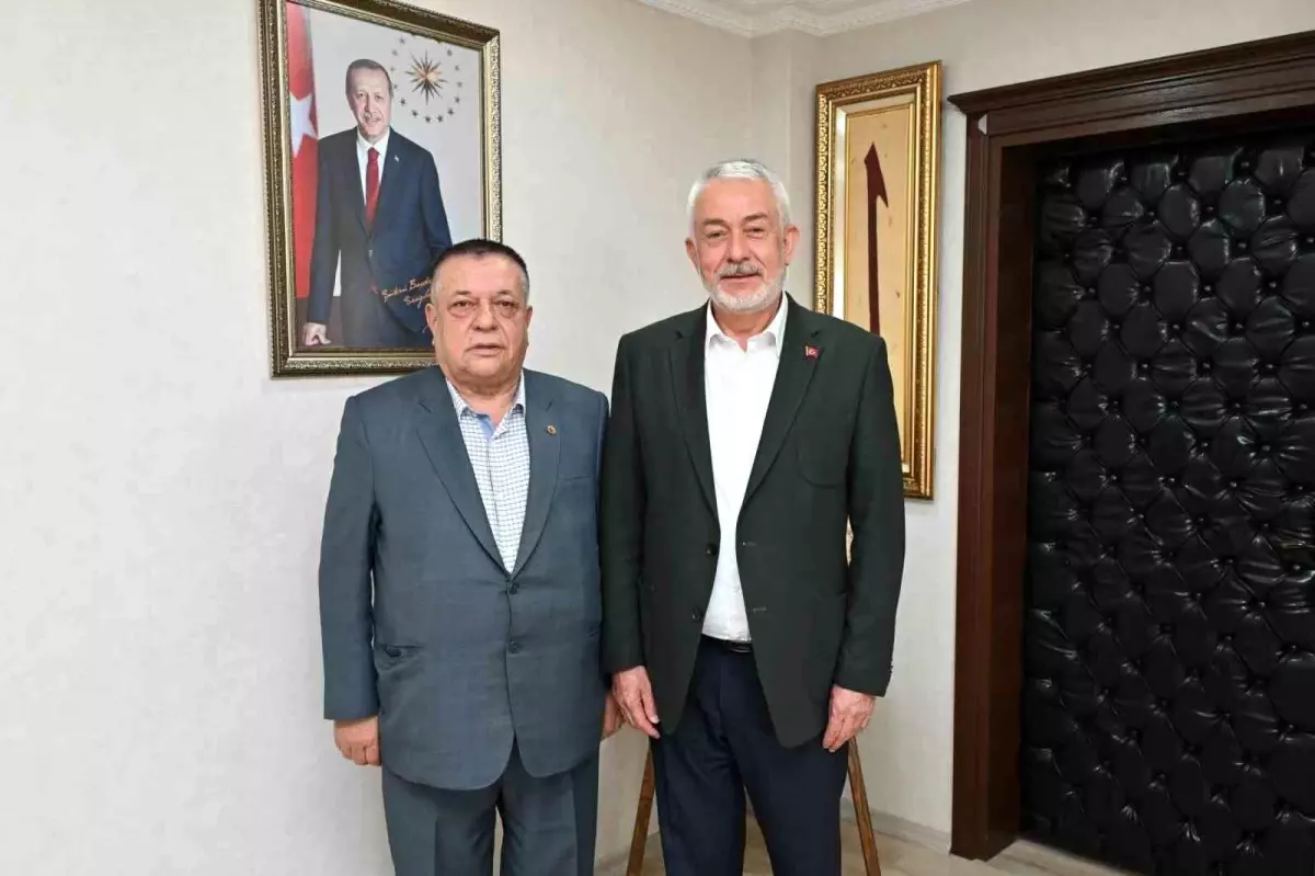 Emekliler Derneği Başkanı\'ndan Belediye Başkanı\'na Ziyaret
