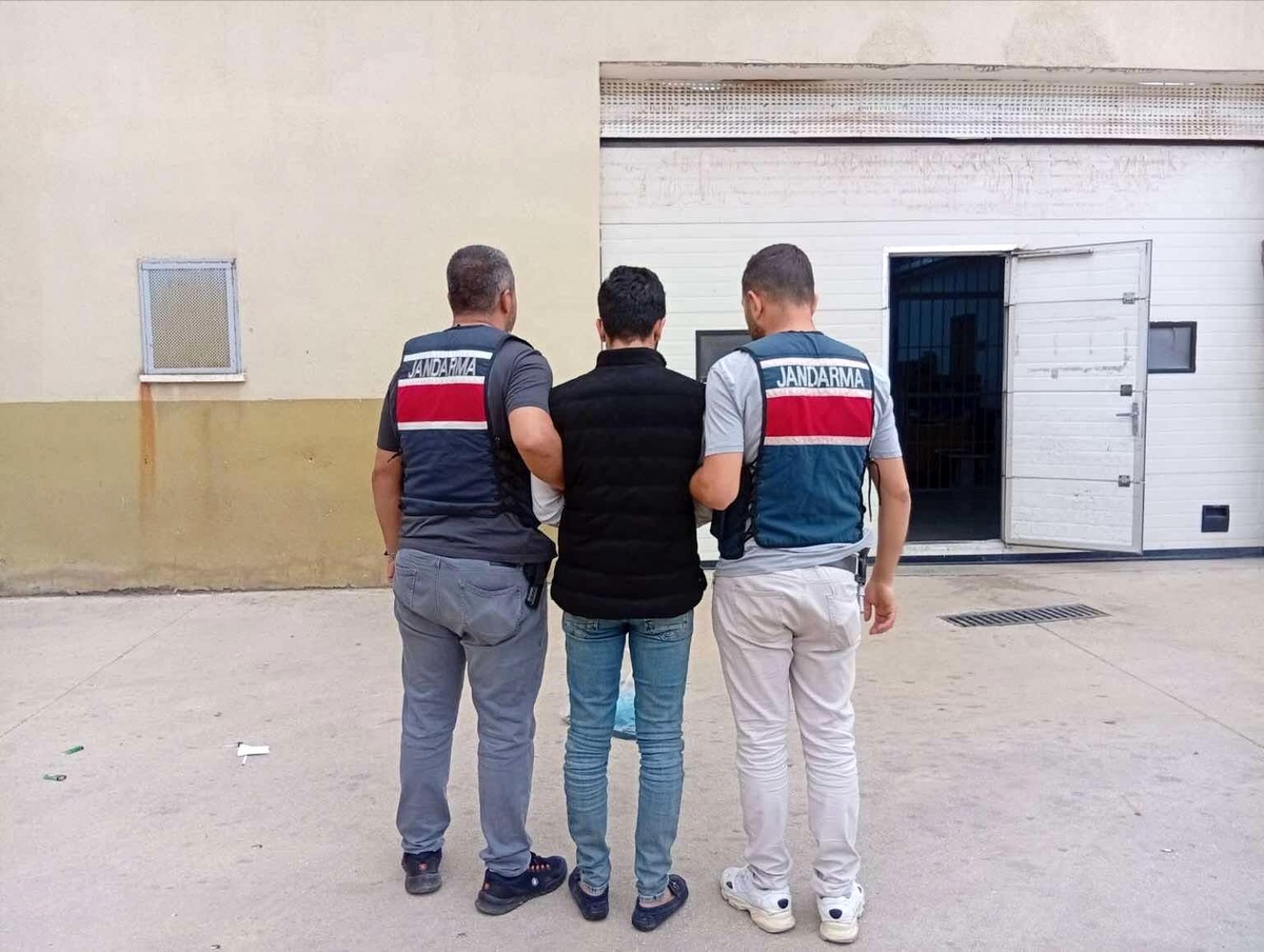 Hırsızlık Suçundan Aranan Şahıs Yakalandı