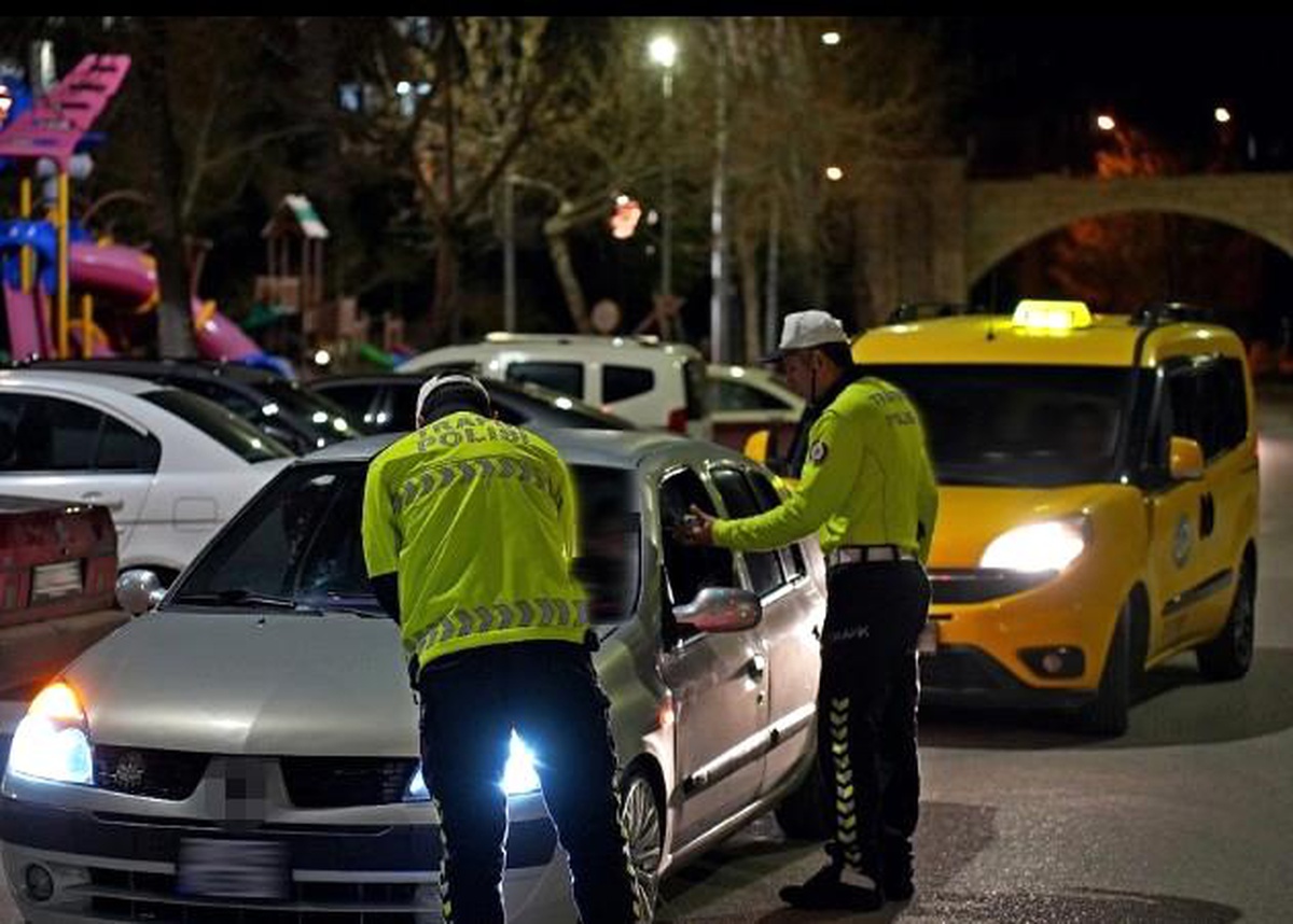 Isparta\'da Trafik Denetimi: 14 Sürücüye Cezası