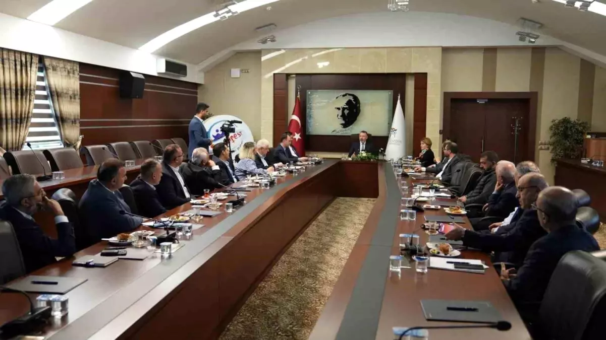 Karabük\'te Şehir-Üniversite İş Birliği Toplantısı