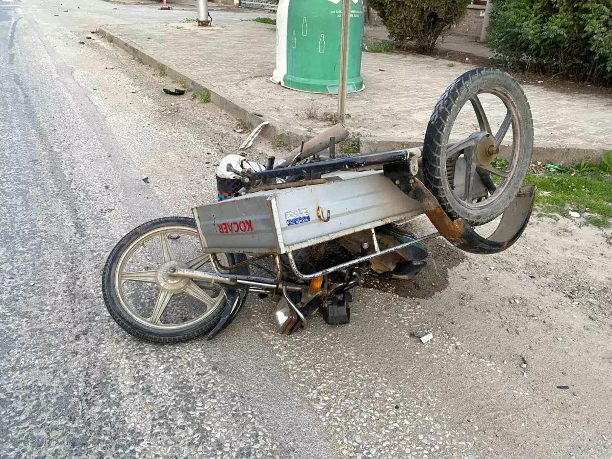 Alaşehir\'de Trafik Kazası: 2 Ölü, 1 Yaralı