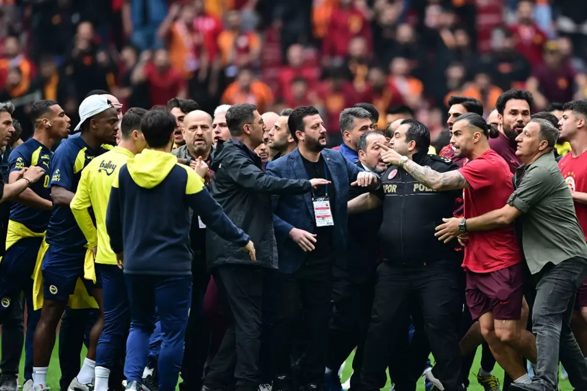 Fenerbahçe\'nin yıldızlarına zorla getirilme kararı 