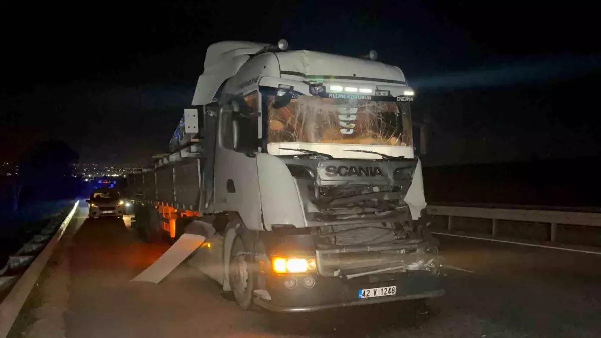 Eskişehir\'de Tır Kazası: Sürücü Sıkıştı