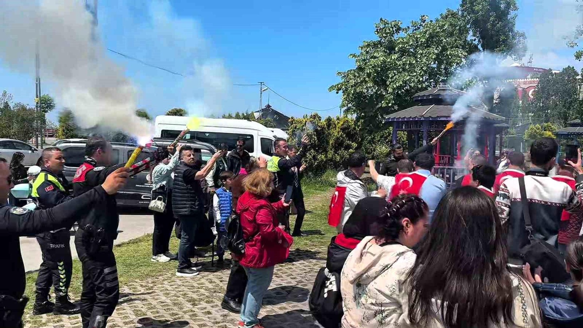 Zonguldak\'ta Temsili Asker Uğurlama Konvoyu