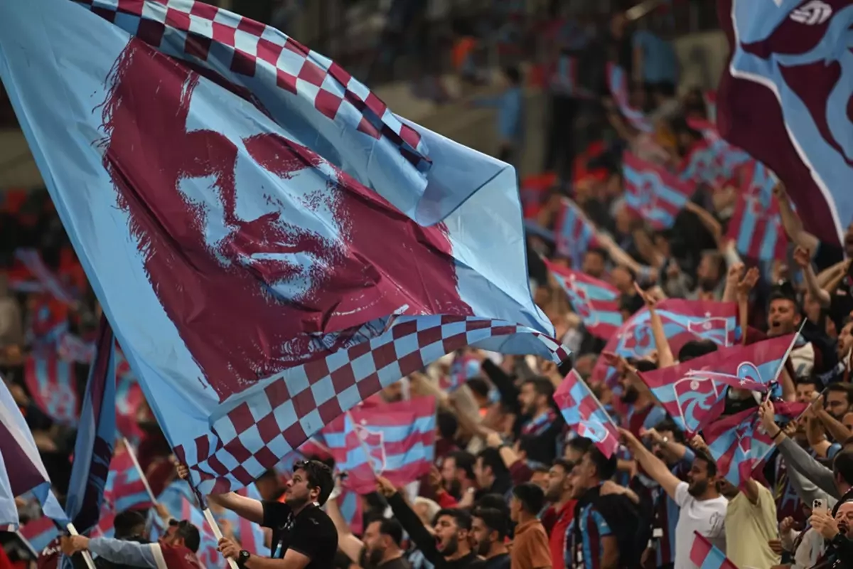 Üçüncü golün ardından tribünlerde tepki: Yönetim istifa