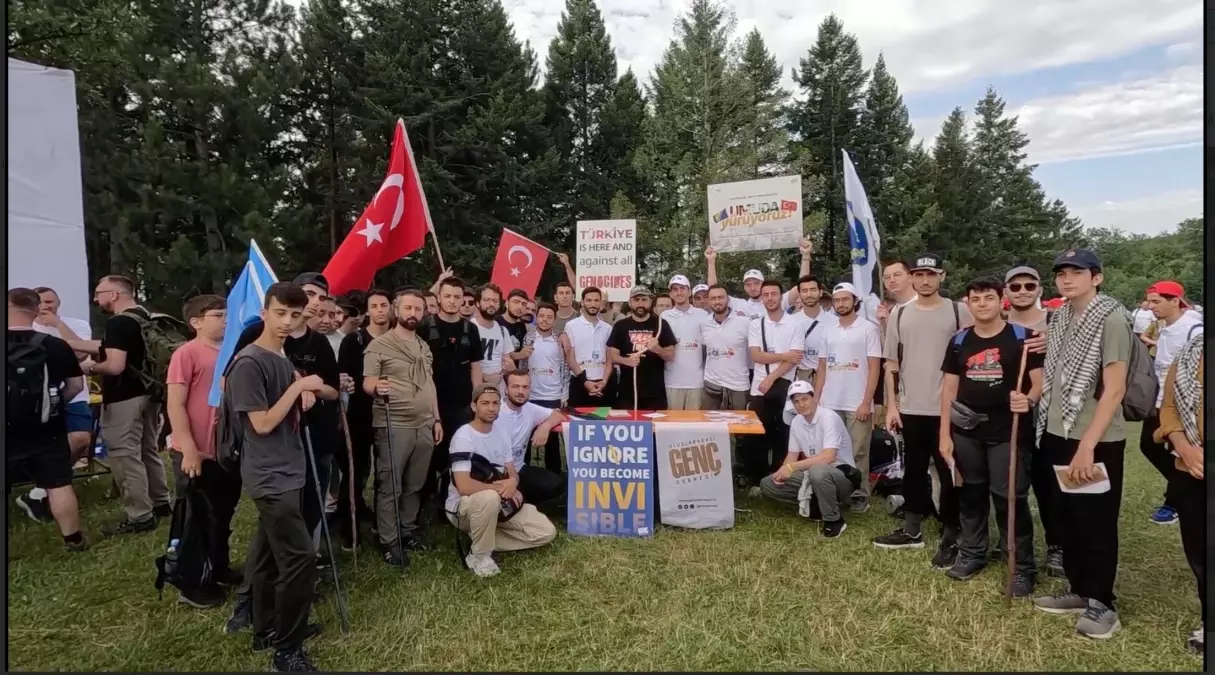 Uluslararası Genç Derneği, Srebrenitsa Soykırımını Anmak için Barış Yürüyüşü Düzenliyor