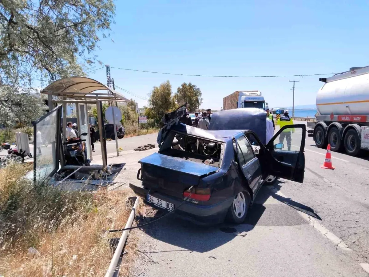 Ayvalık\'ta Zincirleme Trafik Kazası: 4 Yaralı