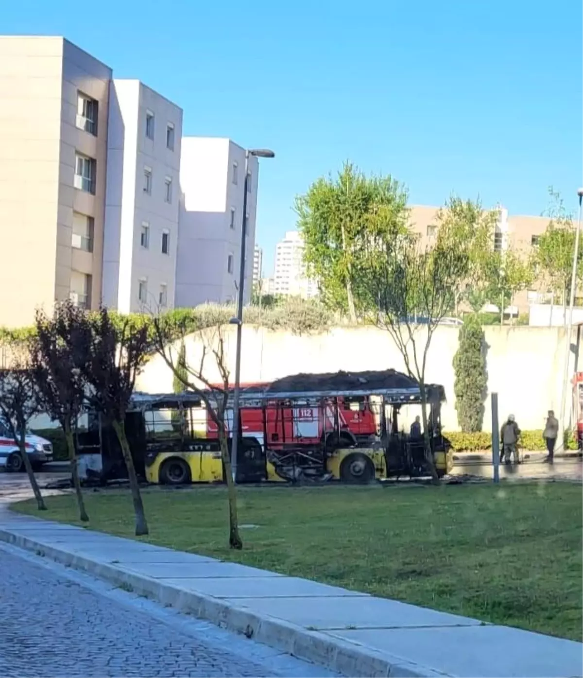Başakşehir\'de İETT Otobüsü Yangın Çıkardı