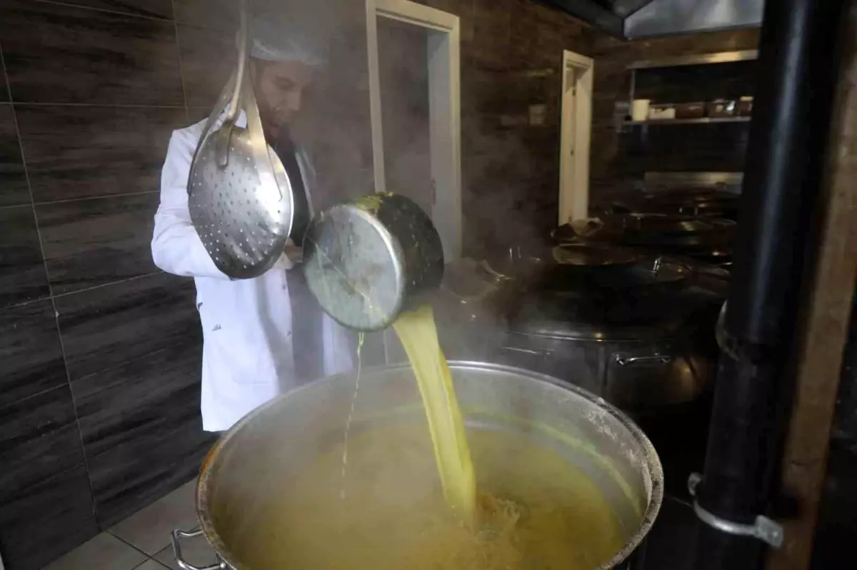 Darıca Belediyesi\'nden İhtiyaç Sahiplerine Sıcak Yemek Desteği