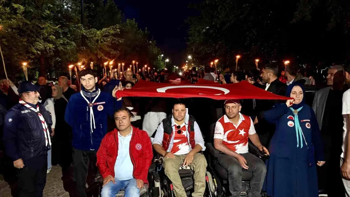 Diyarbakır\'da Fener Alayı Yürüyüşü
