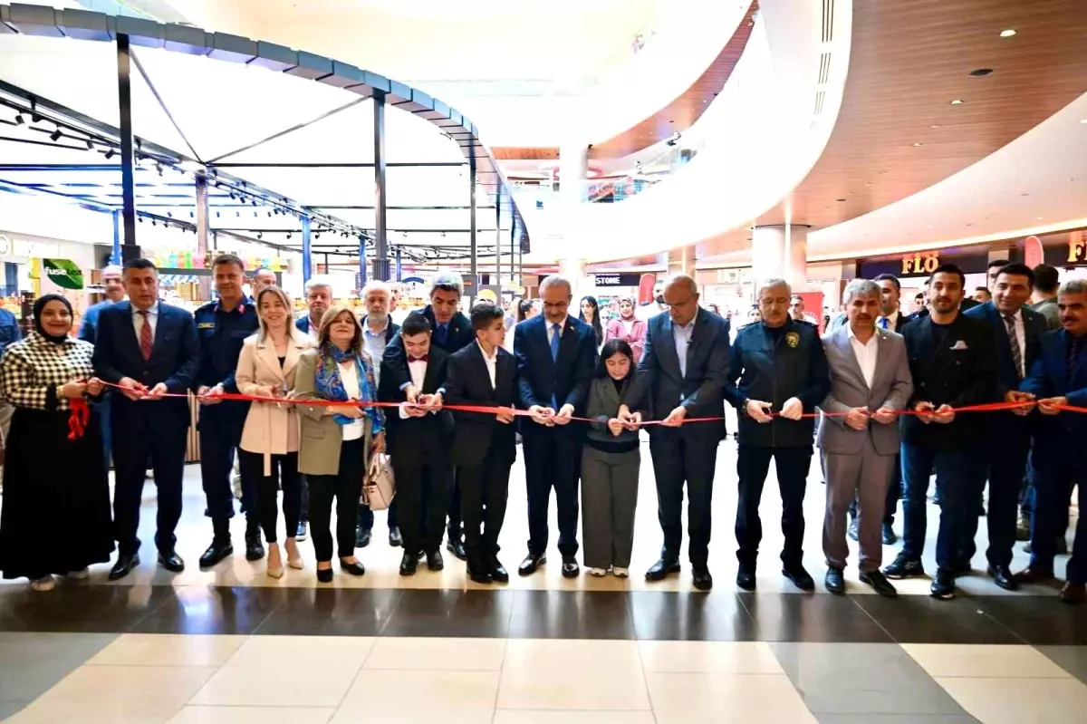 Malatya\'da Özel Eğitim Öğrencilerinin Yıl Sonu Sergisi Açıldı