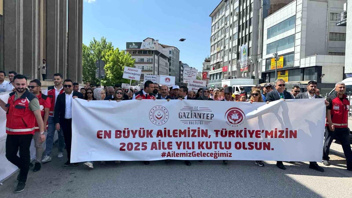 Gaziantep\'te Aile Yılı Korteji