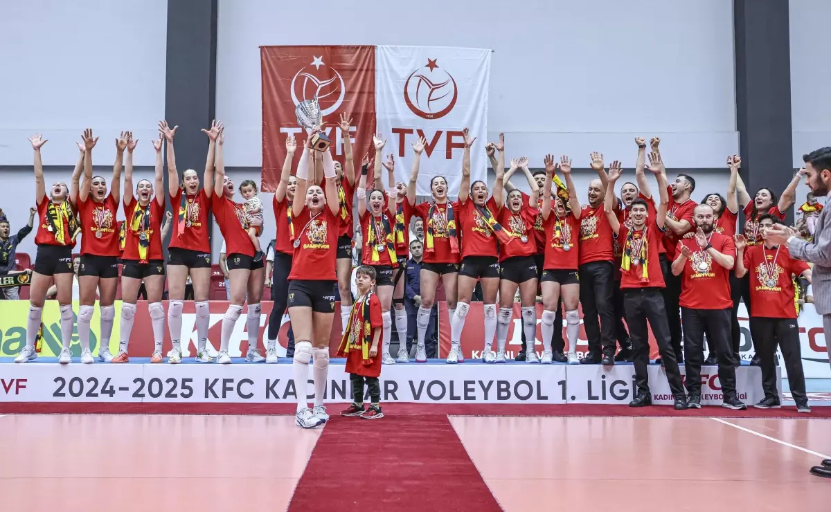 Göztepe 100. Yılını Üç Kupa ile Kutladı