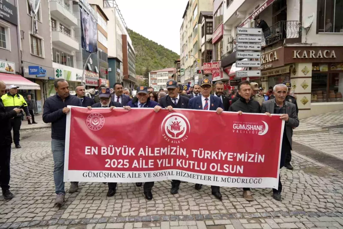 Gümüşhane\'de \'15 Mayıs Aile Günü Kortej Yürüyüşü\' Yoğun Katılımla Gerçekleştirildi