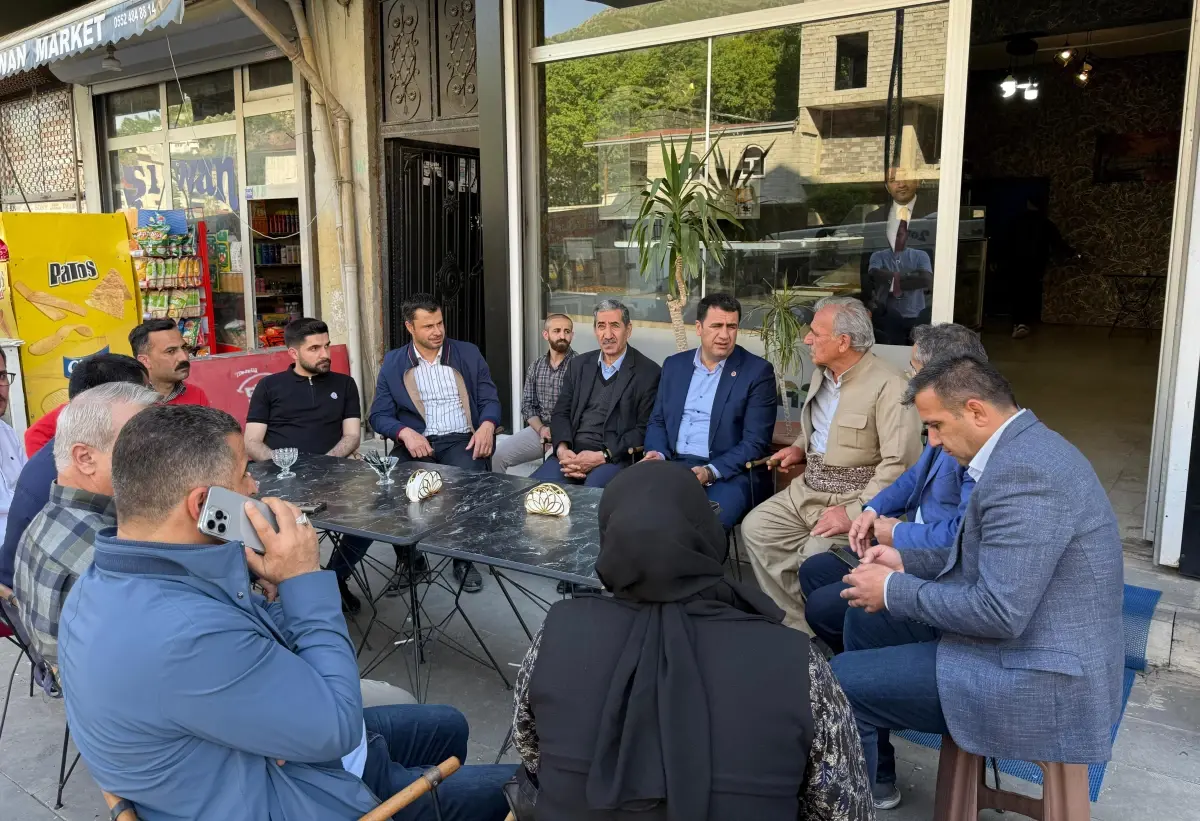 Hakkari\'de PKK\'nın silah bırakma kararı sevinçle karşılandı