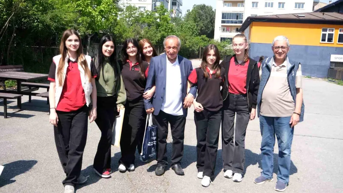 Öğrencilerden Huzurevi Ziyareti