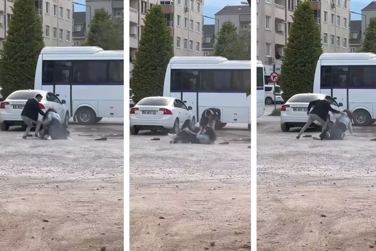 İki genç kız otoparkta yumruk yumruğa kavga etti