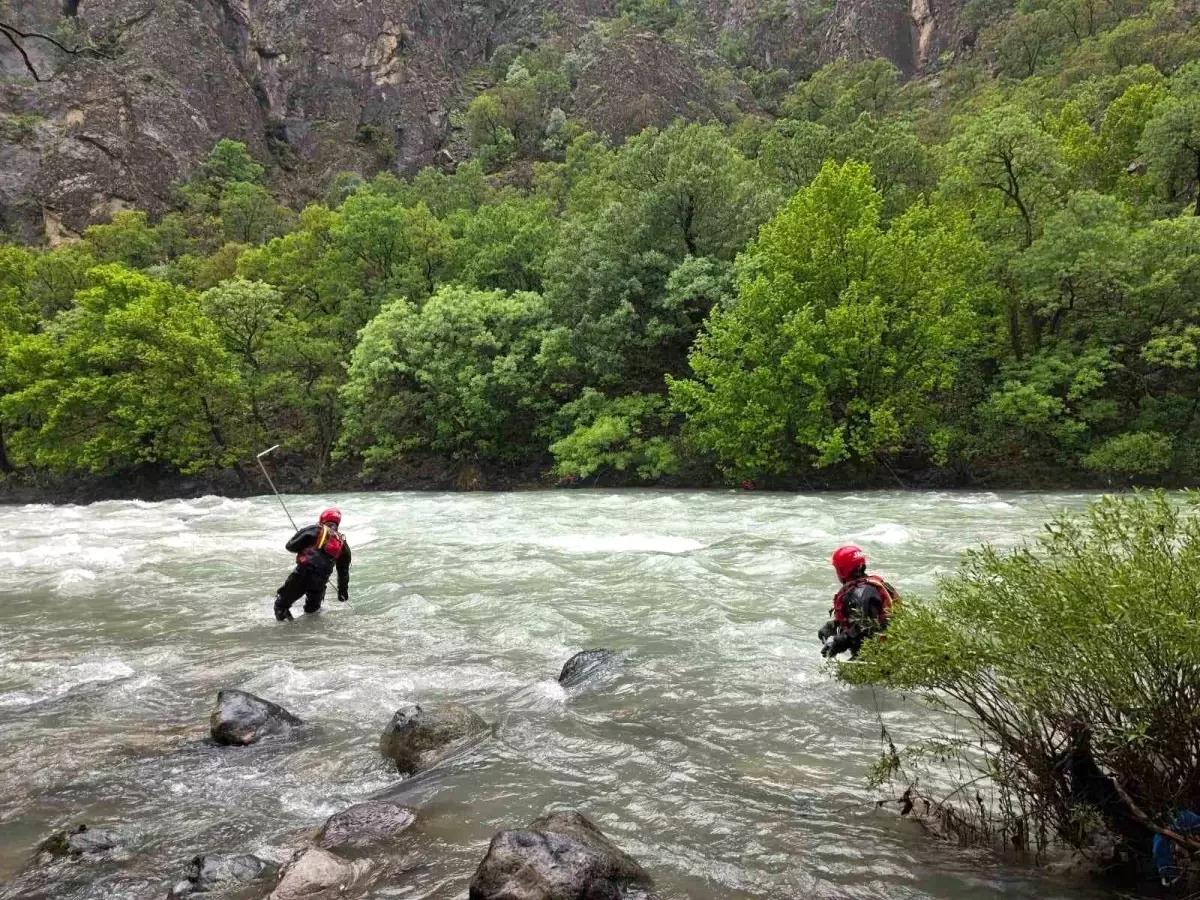 Hakkari\'de Kayıp Genç için Arama Çalışmaları Sürüyor