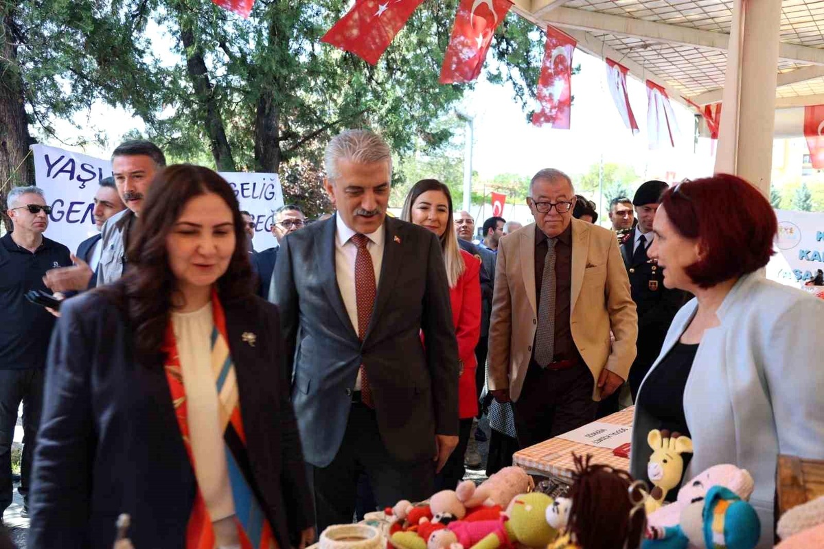 Kırıkkale\'de \'Aile Yılı\' Etkinlikleri Kortej Yürüyüşüyle Başladı