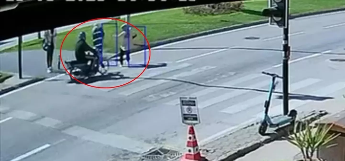 Bursa\'da Motosiklet Kazası: Yayaya Çarptı