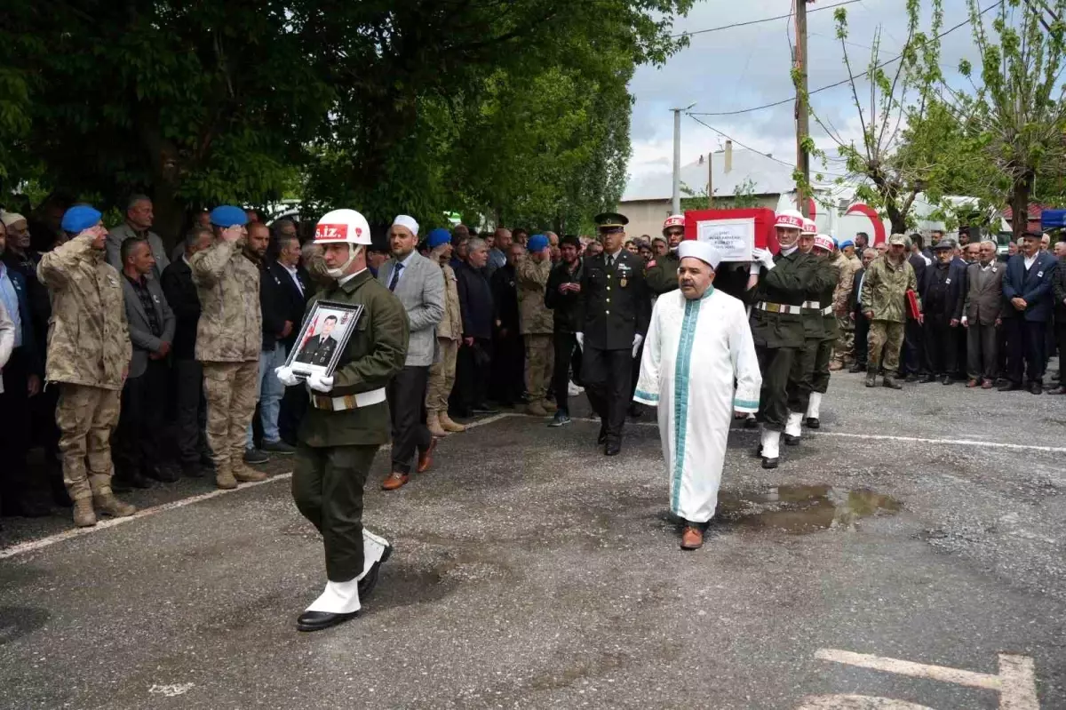 Şehit Karadağ, Muş\'ta son yolculuğuna uğurlandı