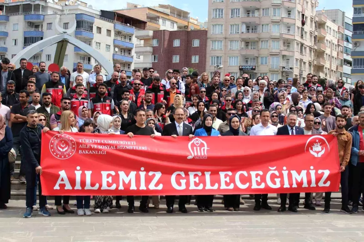 Siirt\'te \'Ailemiz Geleceğimiz\' yürüyüşü düzenlendi