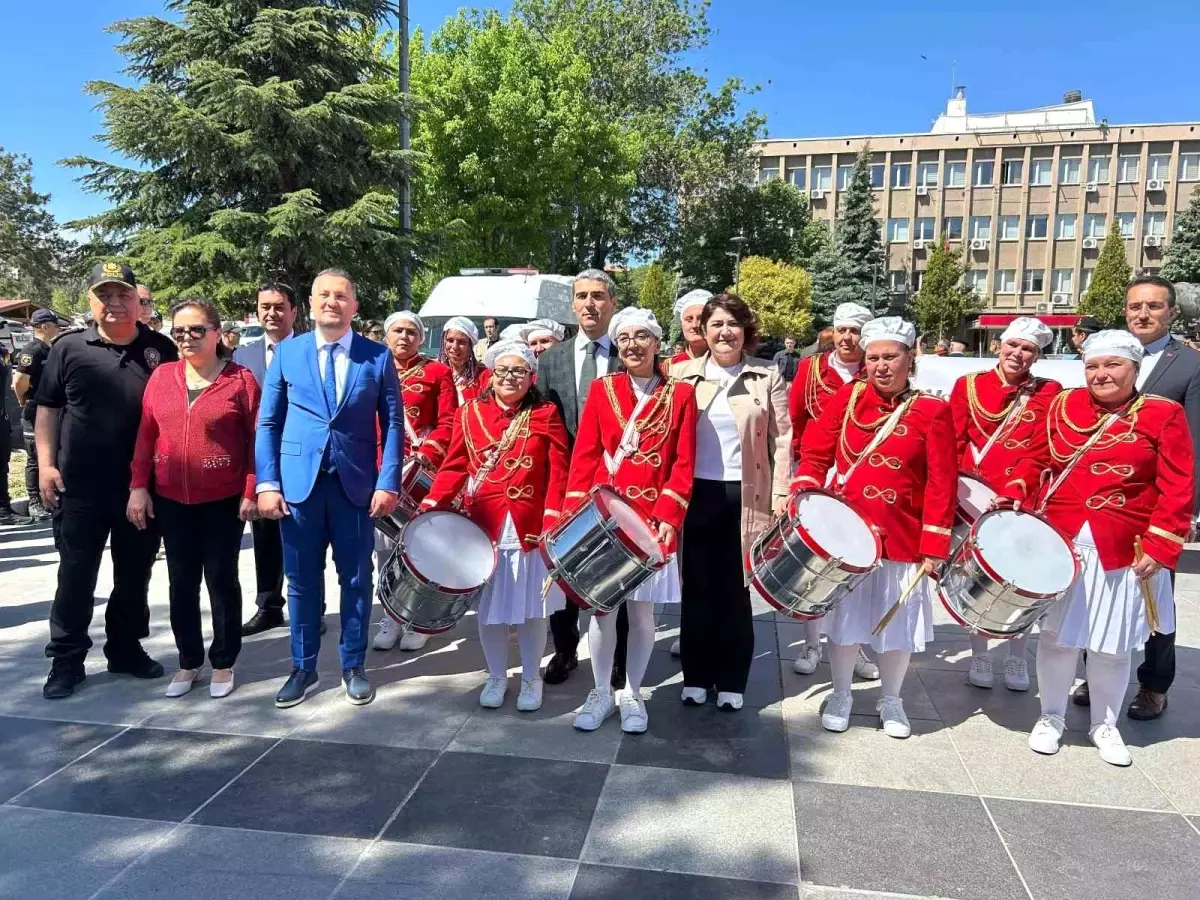 Uşak\'ta engellilere farkındalık yürüyüşü gerçekleştirildi