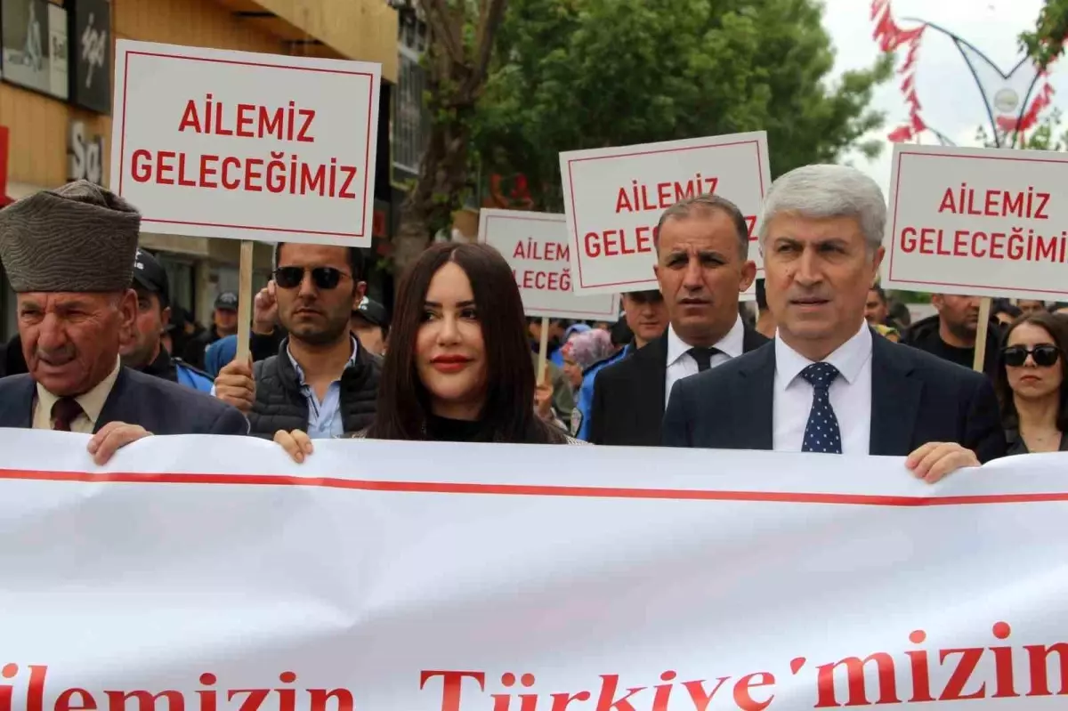 Van\'da \'Aile Yılı\' yürüyüşü yapıldı