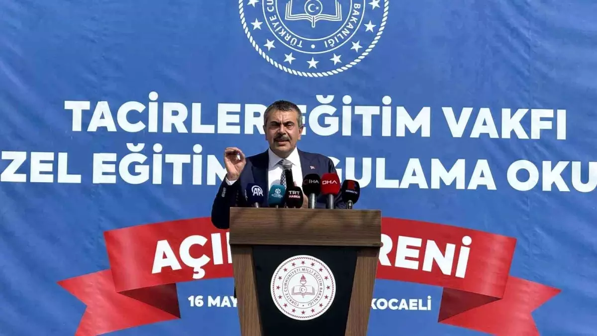 Bakan Tekin: "Türkiye, neredeyse tüm dersliklerinde akıllı tahta bulunduran dünyadaki tek ülke konumunda"