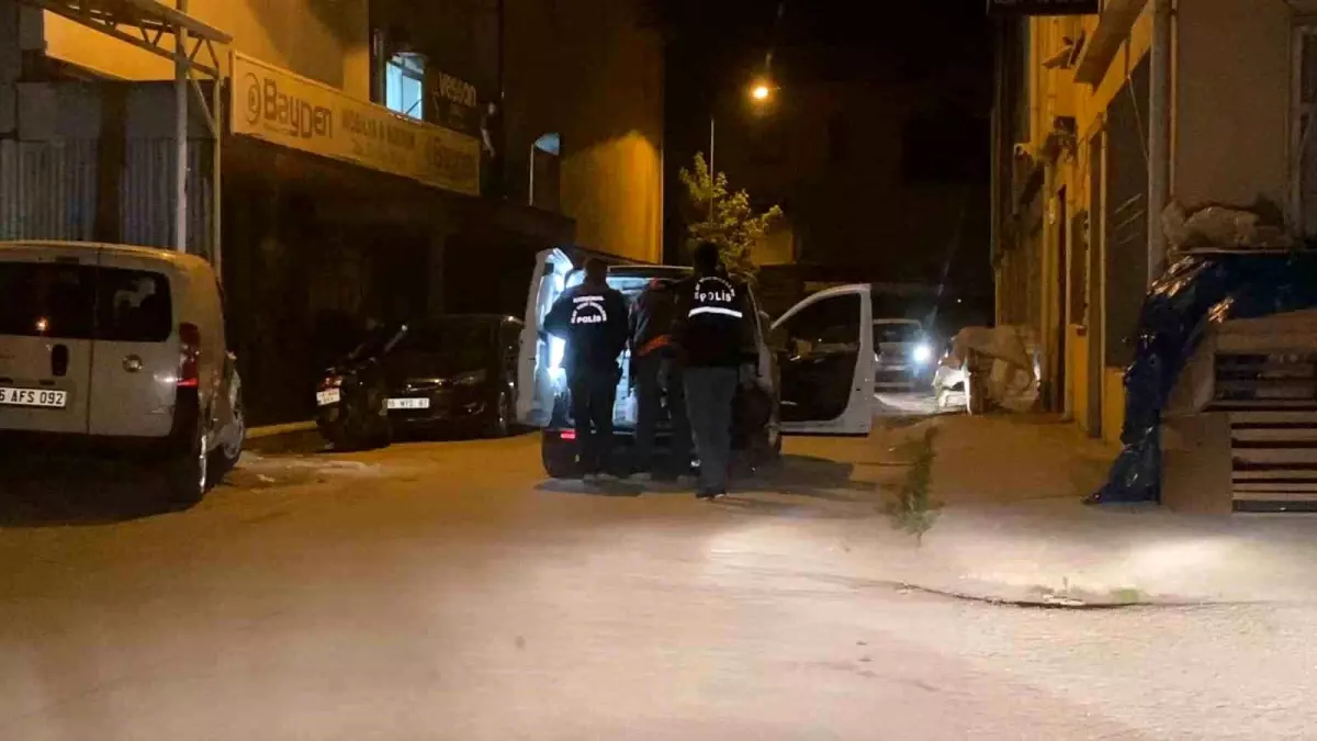 İnegöl\'de Mobilya Imalatında Silahlı Kavga