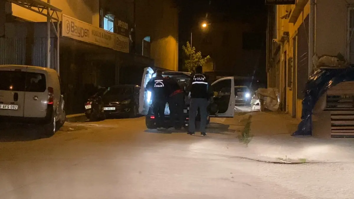 İnegöl\'de Alacak Kavgası: 2 Yaralı