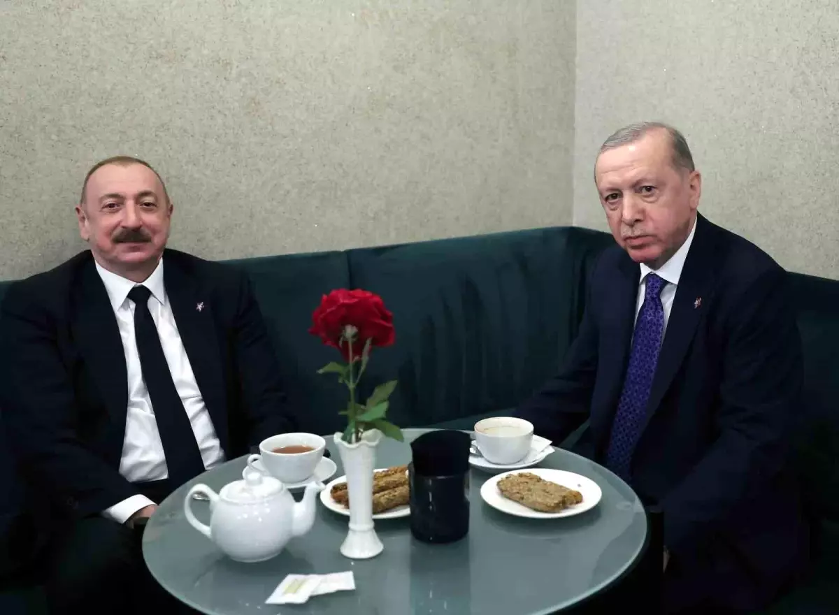 Cumhurbaşkanı Erdoğan ve Aliyev, Tiran\'da çay içerek sohbet etti