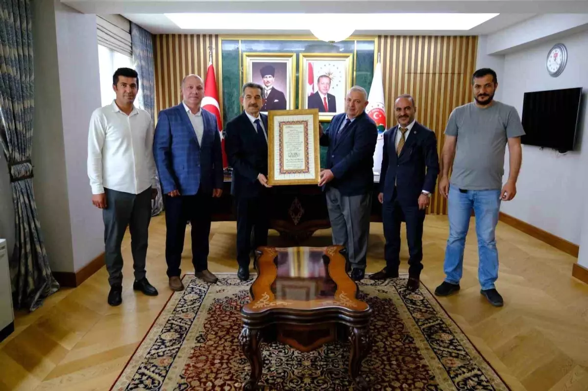 İhlas Vakfı Kurucuları Vali Ekici\'yi Ziyaret Etti