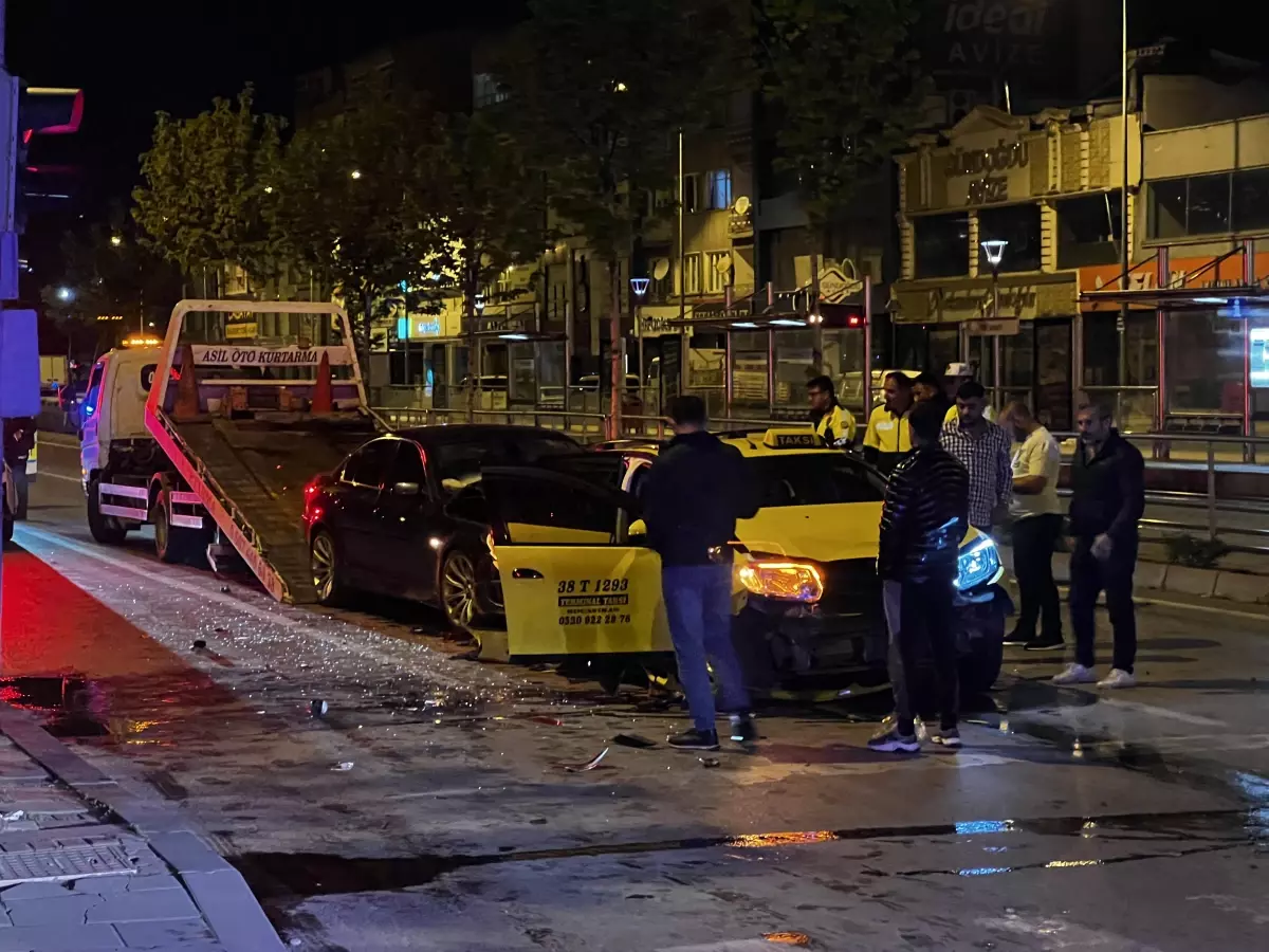 Kayseri\'de Zincirleme Kaza: 5 Yaralı