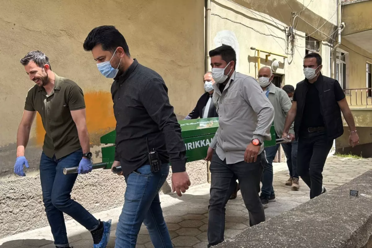 Ev sahibi, 11 yıldır aranan kişinin cesedini kiracısının evindeki buzdolabında buldu