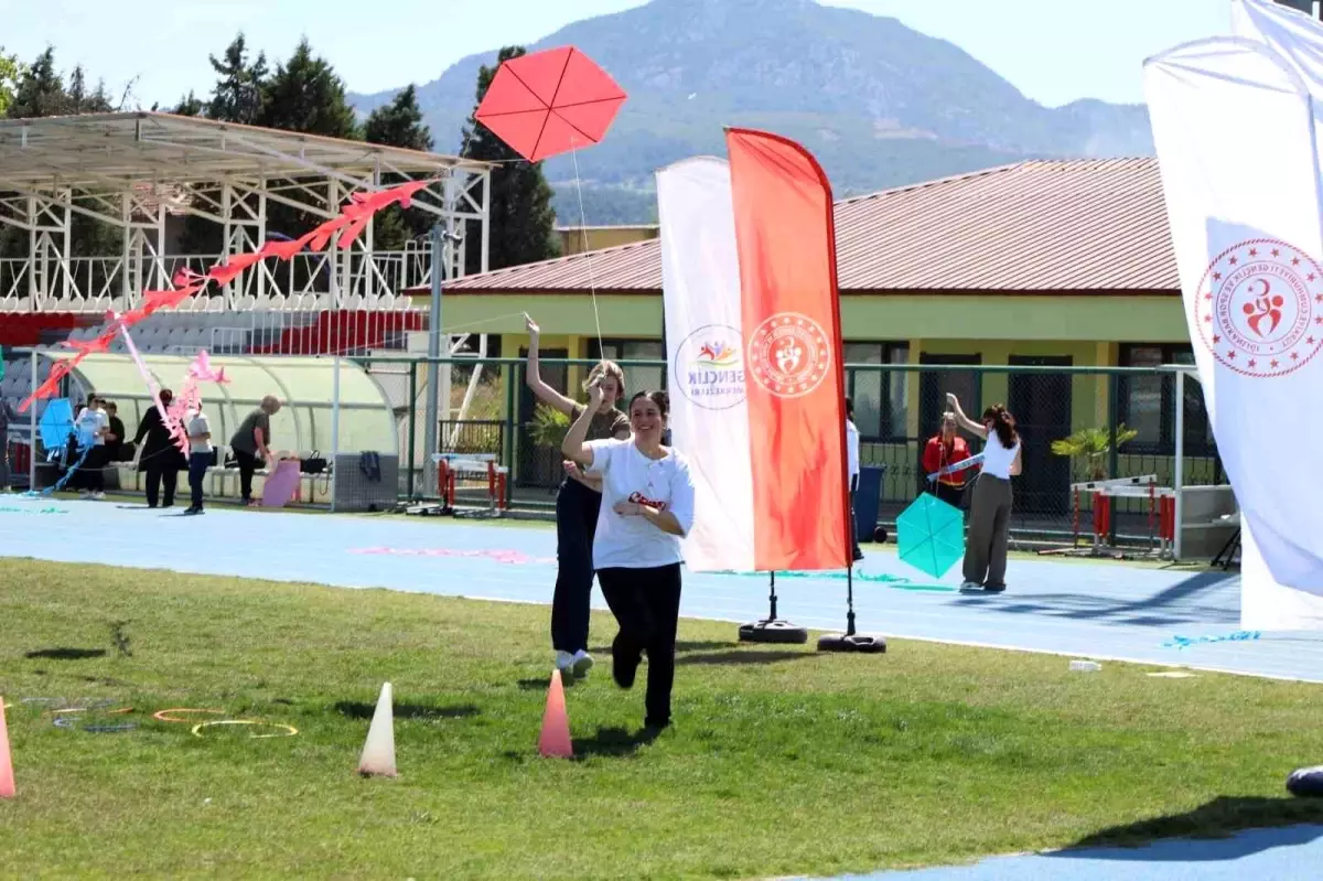 Manisa\'da Renkli Uçurtma Şenliği