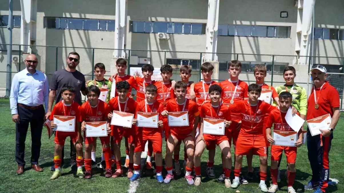Manisa\'da Futbol Yarı Finalleri Heyecanı