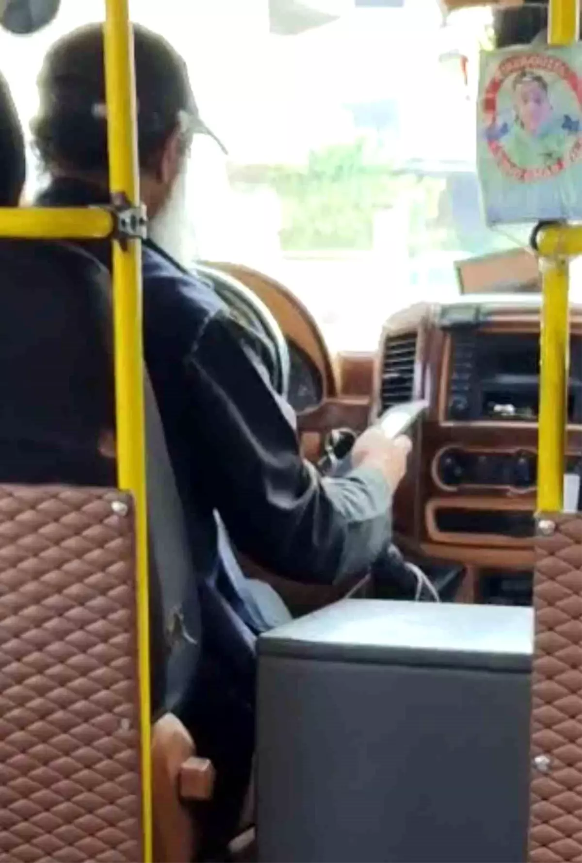 Bursa\'da Minibüs Şoföründen Telefonla Tehlikeli Sürüş