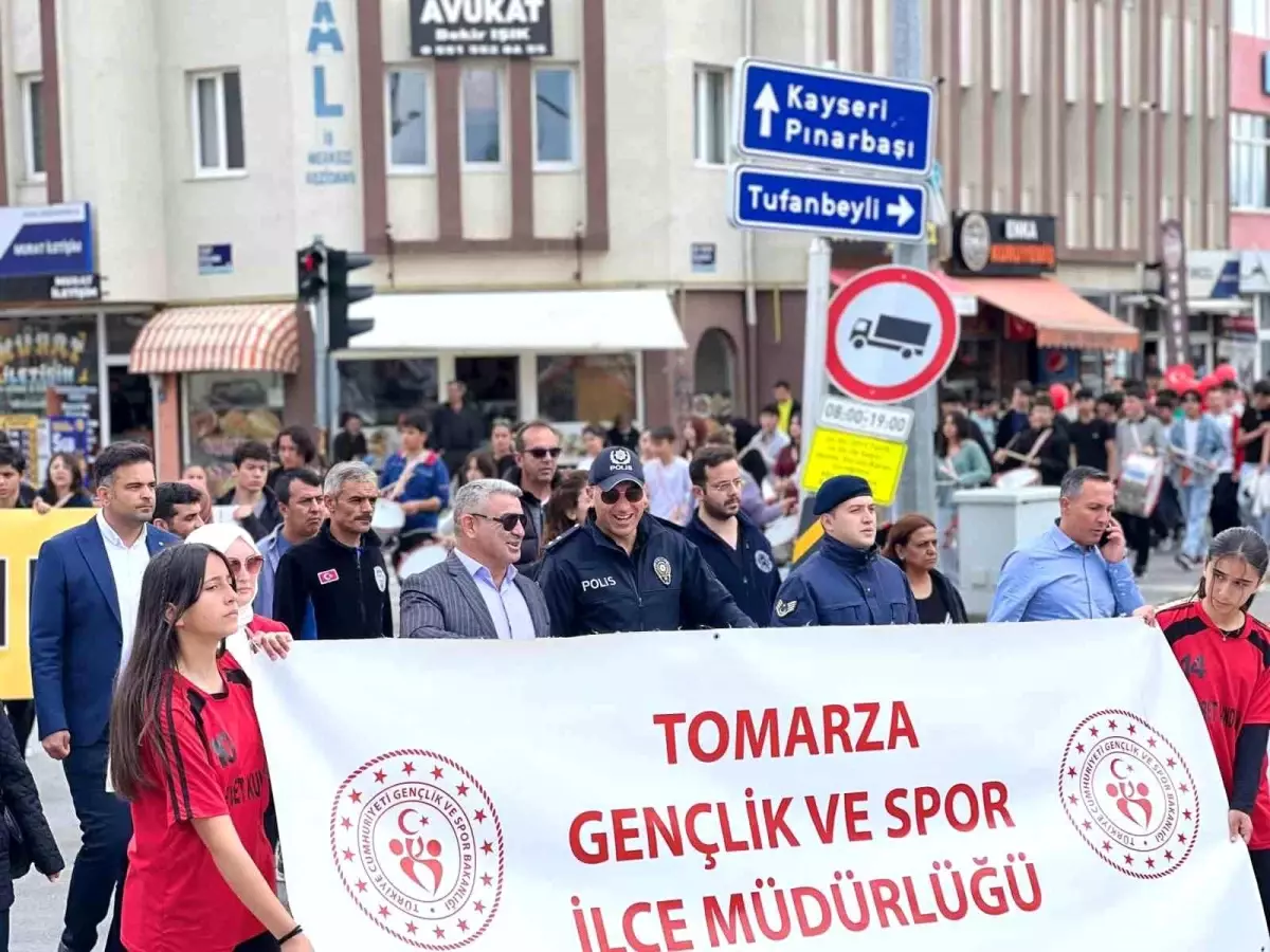 Tomarza\'da Gençlik Yürüyüşü Düzenlendi