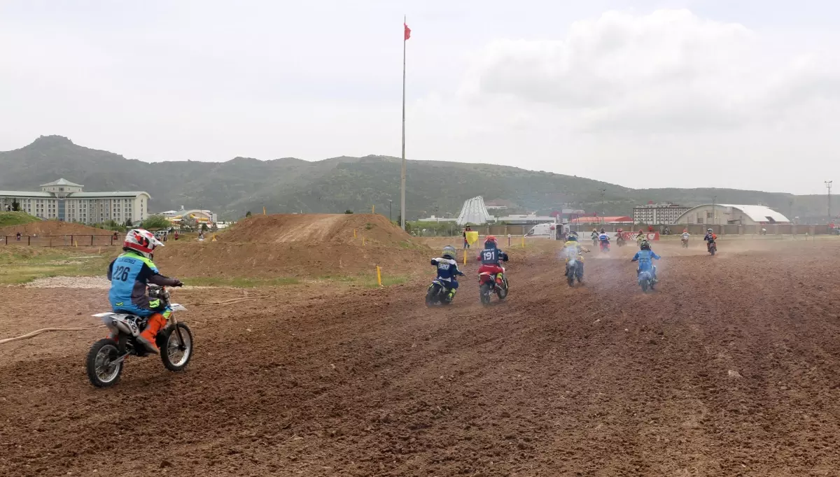 Afyonkarahisar\'da Motokros Şampiyonaları Başladı