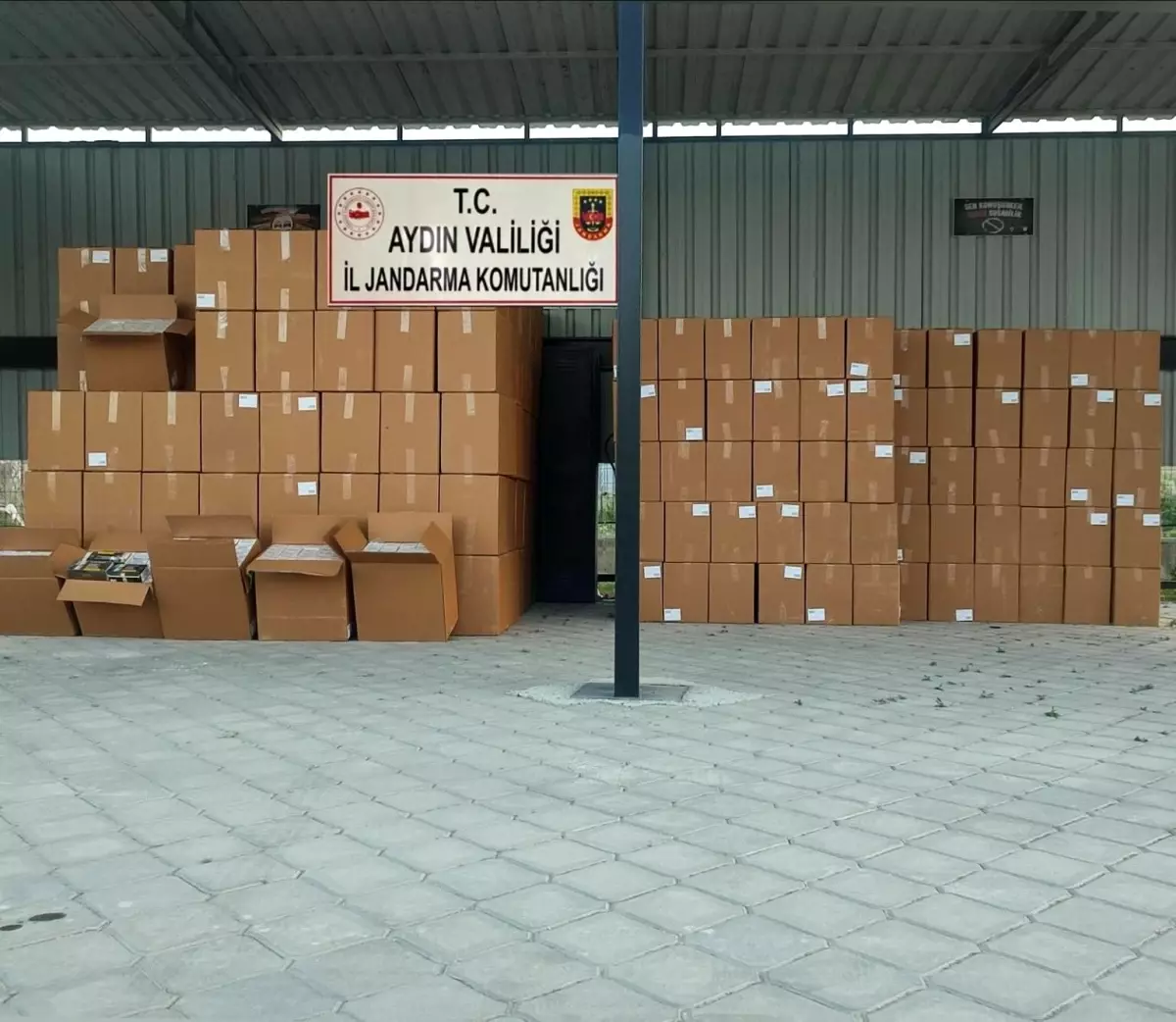 Aydın\'da Jandarmadan Makaron Baskını