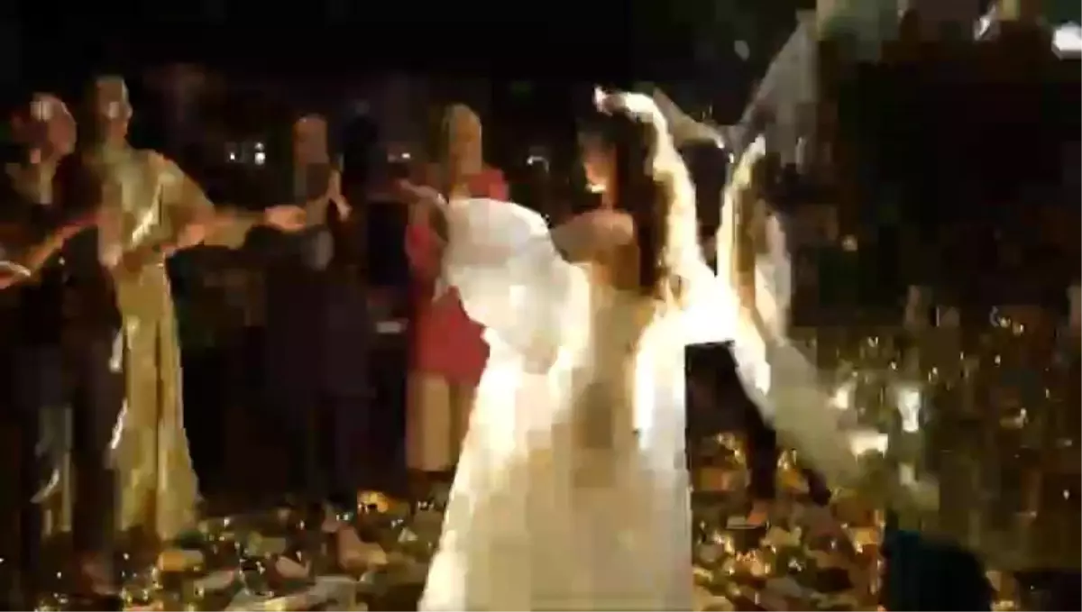 Kocaeli\'de Düğün Salonunda Disko Topu Koptu