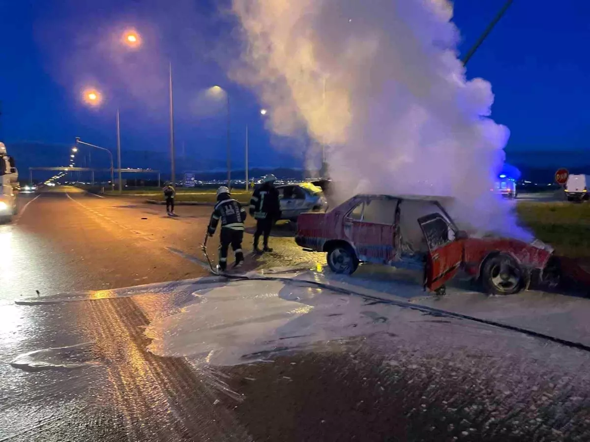 Erzurum\'da Araç Yangını: İtfaiye Müdahale Etti