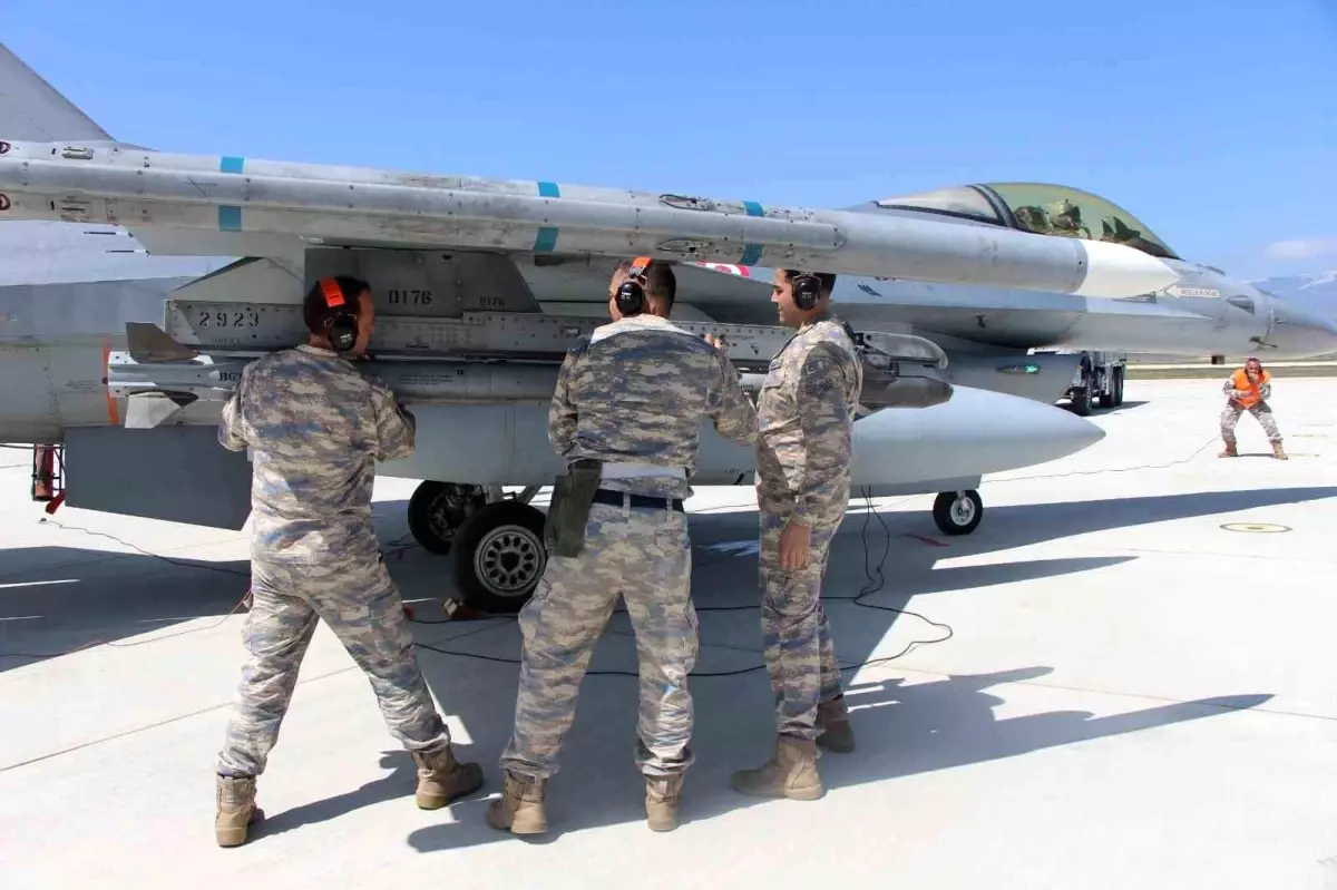 F-16\'lar 15 Dakikada Yeniden Uçuşa Hazır