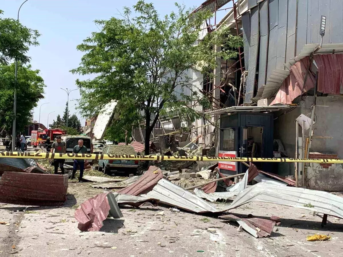 Gaziantep\'te Halı Fabrikasında Patlama: 5 Yaralı