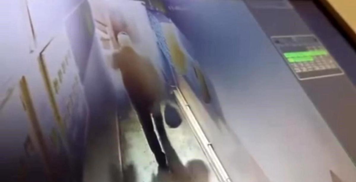 İki farklı motosiklet hırsızlığı, iki farklı kamerada: Birisi çaldı, diğeri kaçtı